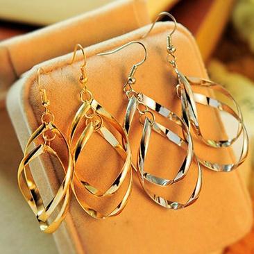 Style: Fashion Design: Plating Gender: Women'S Pattern: Solid Color Material: Alloy Occasion: Daily Quantity: 1 Pair Classification: Drop Earrings Event & Party Supplies: Earrings Weight: 10g