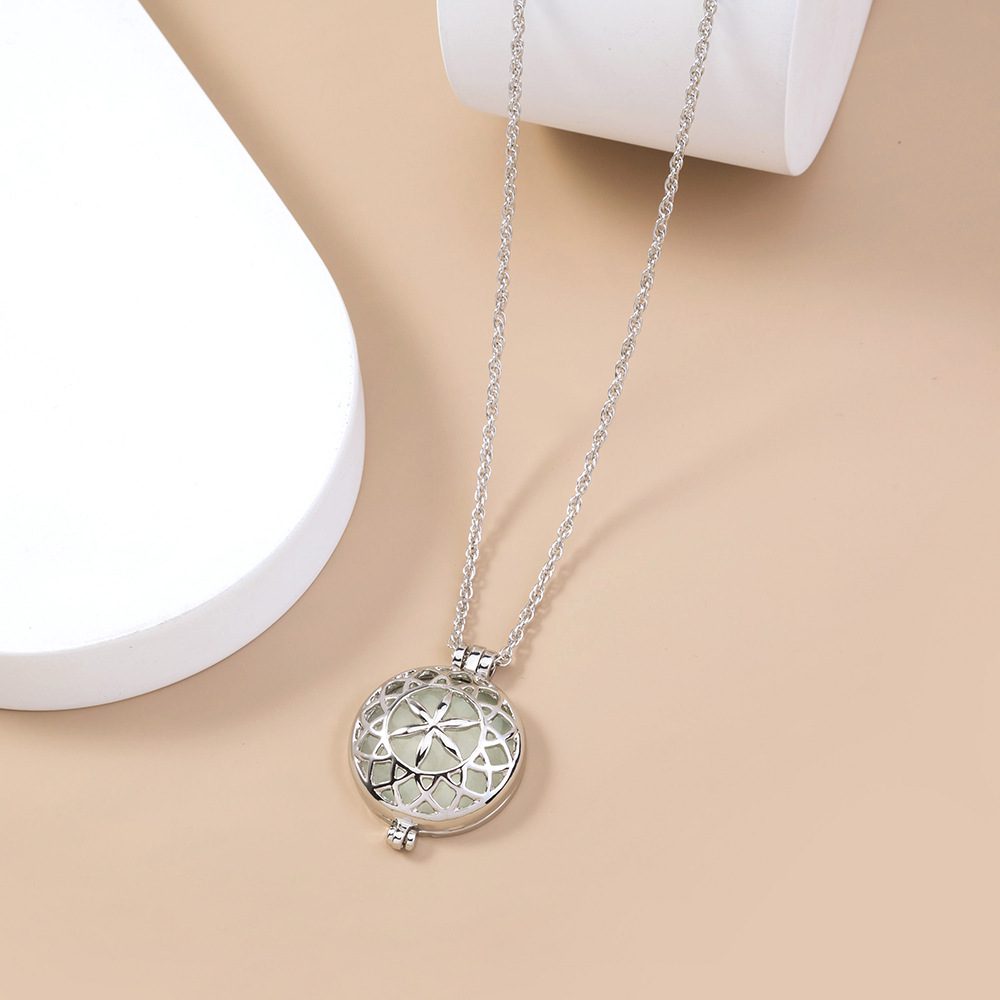 Hollow Pattern Luminous Pendant Necklace