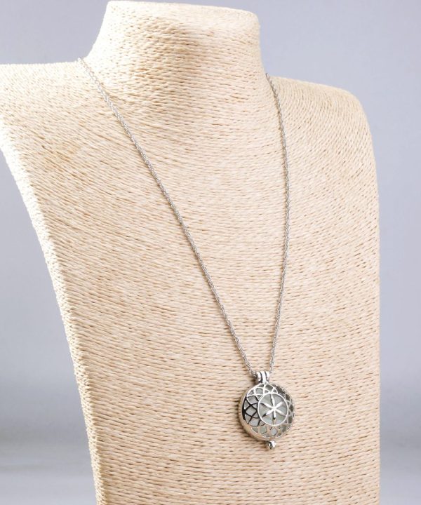 Hollow Pattern Luminous Pendant Necklace
