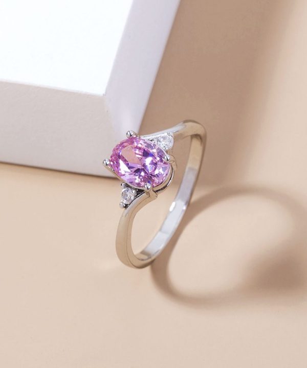 Luxurious Pink Gem Female Ring