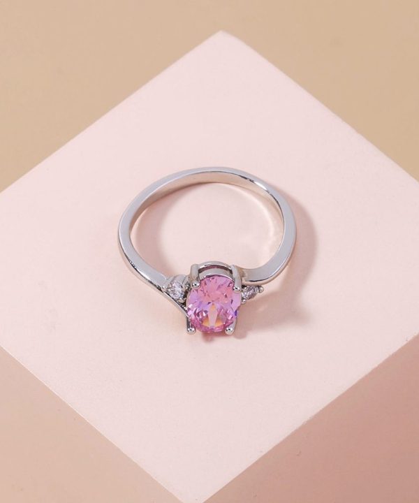 Luxurious Pink Gem Female Ring