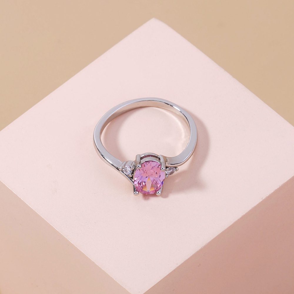 Luxurious Pink Gem Female Ring Luxurious Pink Gem Female Ring