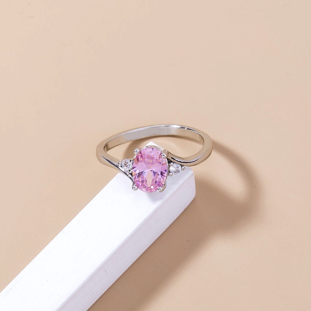Luxurious Pink Gem Female Ring Luxurious Pink Gem Female Ring